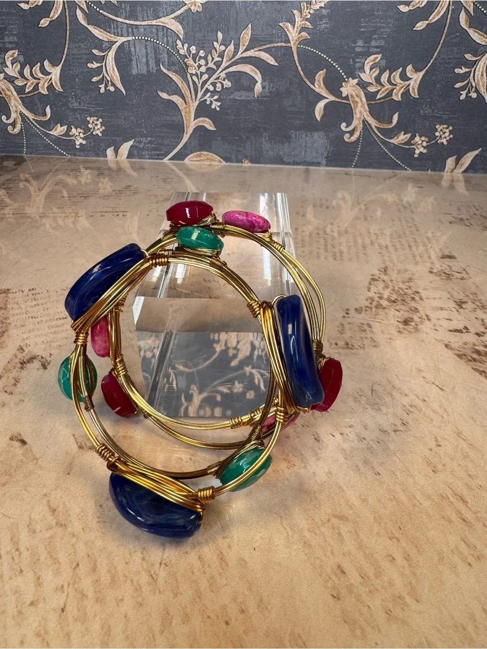 Set of 4 Gold Tone Wire Beaded Bracelets Pink Magenta Blue Green C53